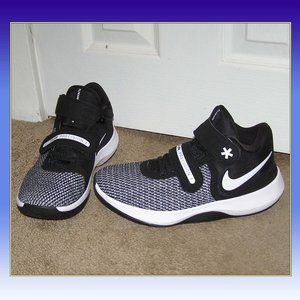 Nike Black and White Women's Athletic Shoes